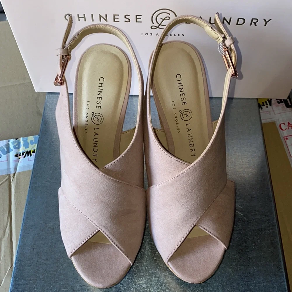 AUTH NIB CHINESE LAUNDRY MYYA WEDGE SANDAL